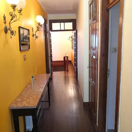 Bom - Private For Pilgrims Hostel