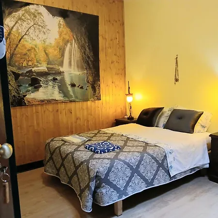 Bom - Private For Pilgrims Hostel