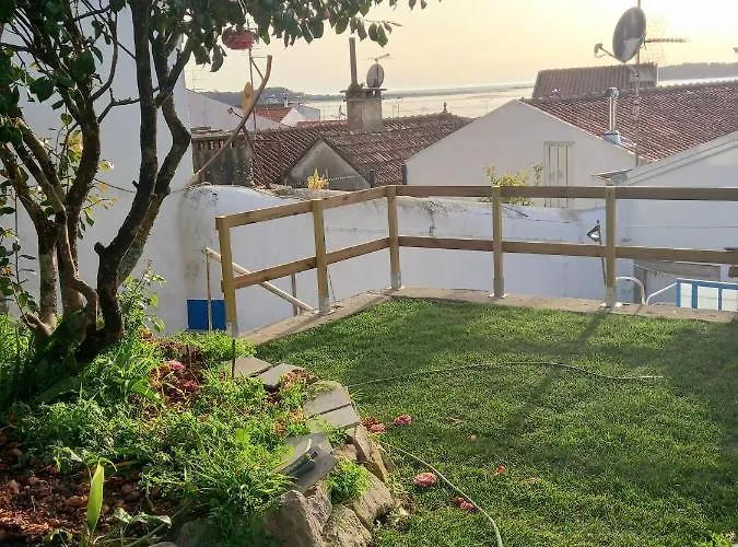 Bom - Private For Pilgrims Hostel