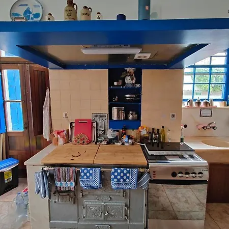 Bom - Private For Pilgrims Hostel