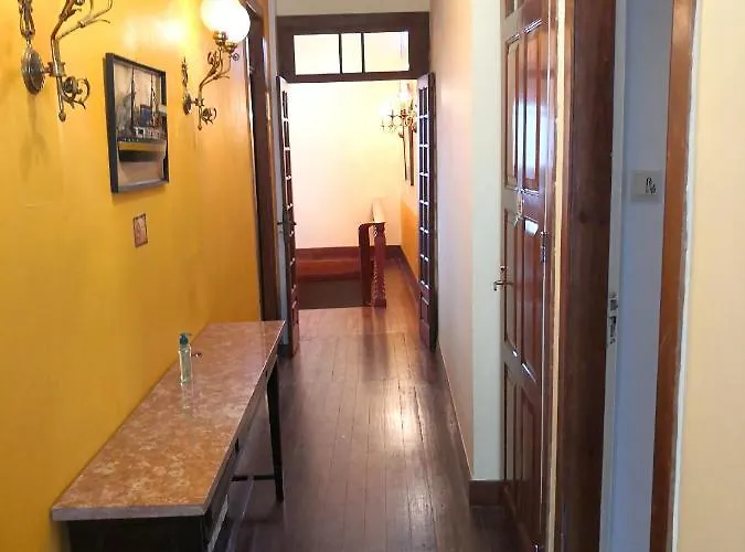 Bom - Private For Pilgrims Hostel