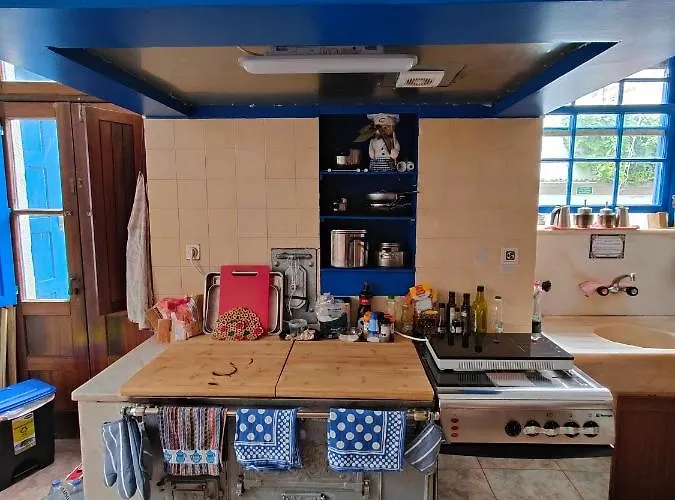 Bom - Private For Pilgrims Hostel